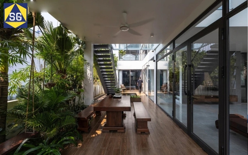 nhà 2 tầng cầu thang ngoài